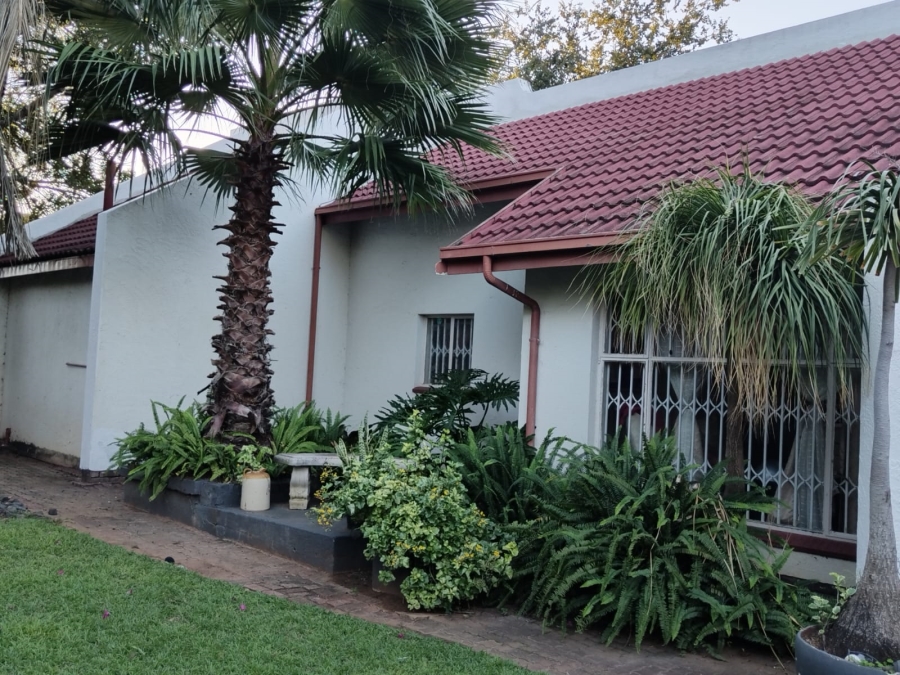 4 Bedroom Property for Sale in Oos Einde North West